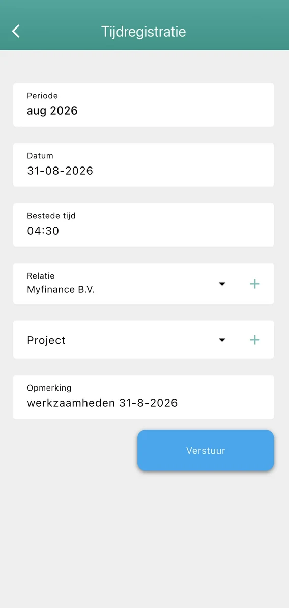 Formulier voor tijdregistratie met periode, datum, relatie en project in de MyFinance-app