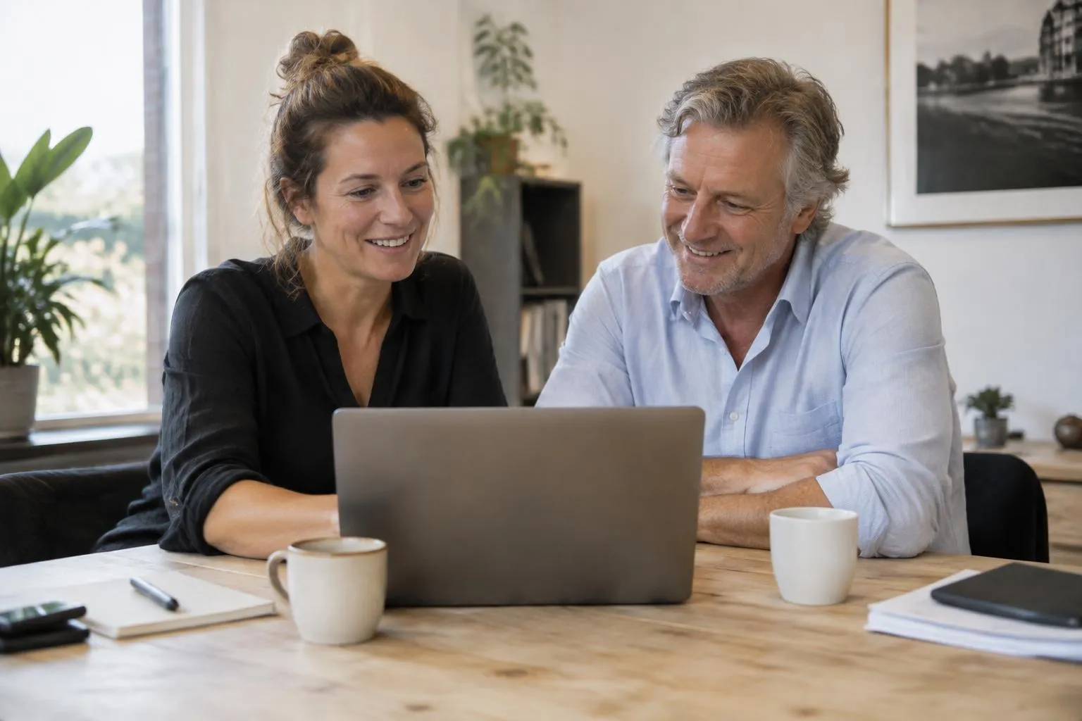 Online boekhouder van Myfinance helpt een ondernemer via chat en e-mail